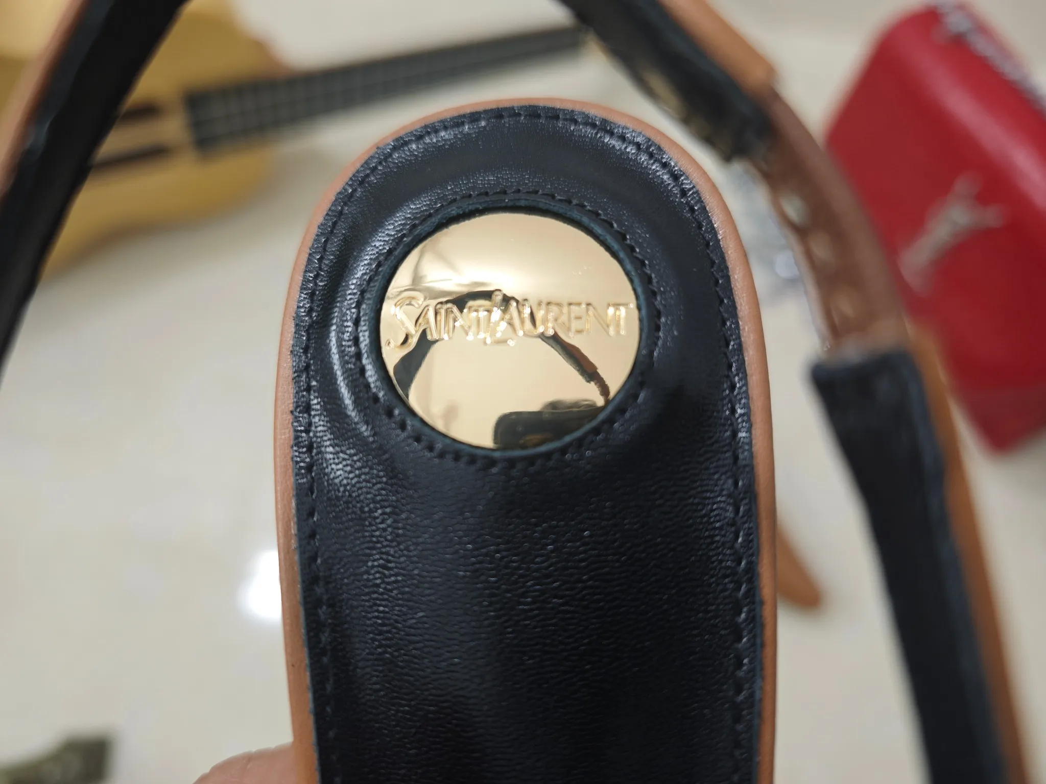 👟👟Ex-factory price 540👟👟【Saint Laurent】Yves Saint Laurent, high-heeled YSL high heels💃2025 early spring counter synchronizes the latest styles, YSL, decoration👠 Classic and high-quality glamorous masterpieces, the hottest autumn and winter series in the counter, with temperament, fashion, classic and attractive design style 😌The effect on the feet is particularly beautiful〰️, the materials are imported from Italy 🇮🇹 calf, imported black sheepskin, lining, and foot pads; sheepskin, stiletto high heels, size 35-41 (34.41.42 must be customized, non-refundable) outsole; imported genuine leather outsole, with full counter packaging